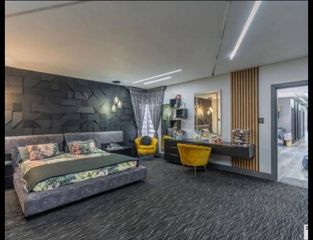 6 BEDROOM HOUSE FOR SALE IN GLEN ASHLEY